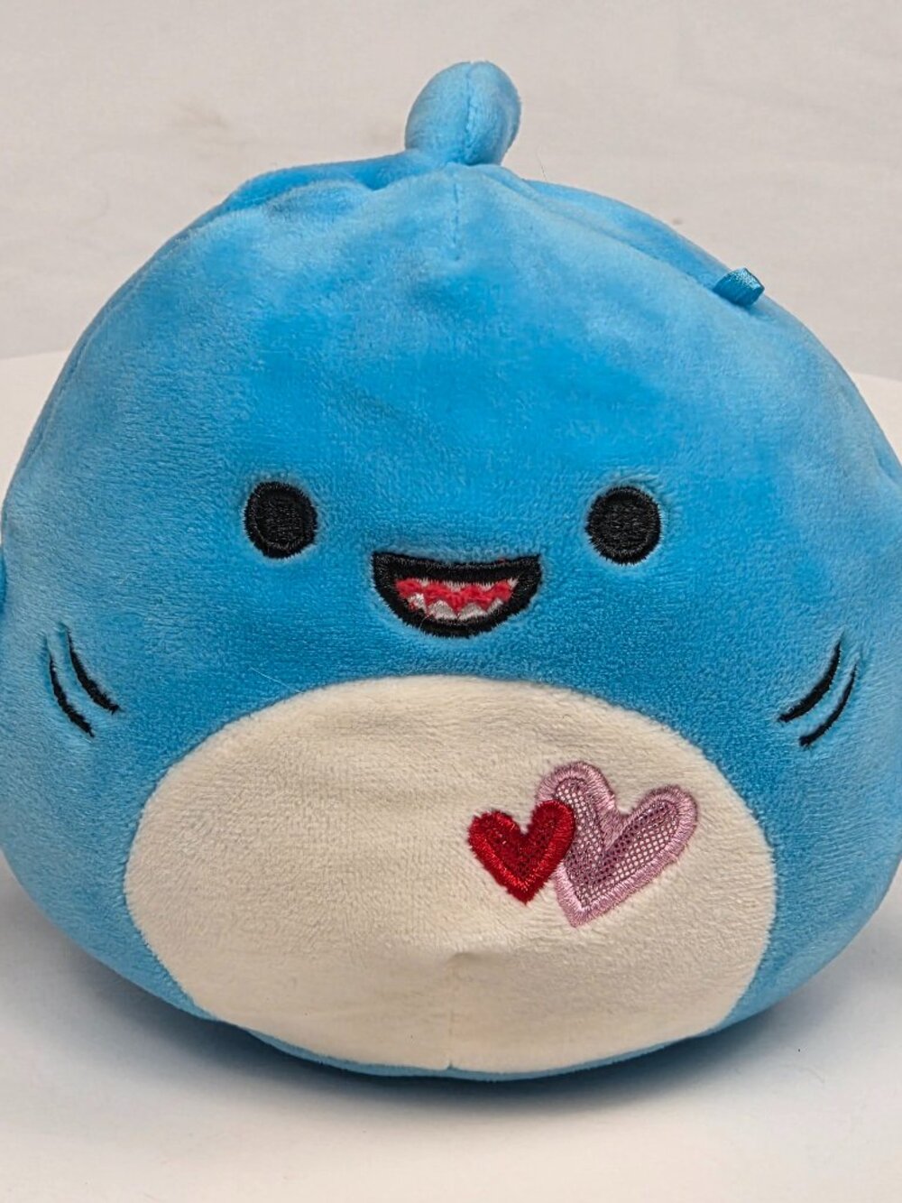Squishmallows Rey the Shark Valentine’s Hearts Rare 5"